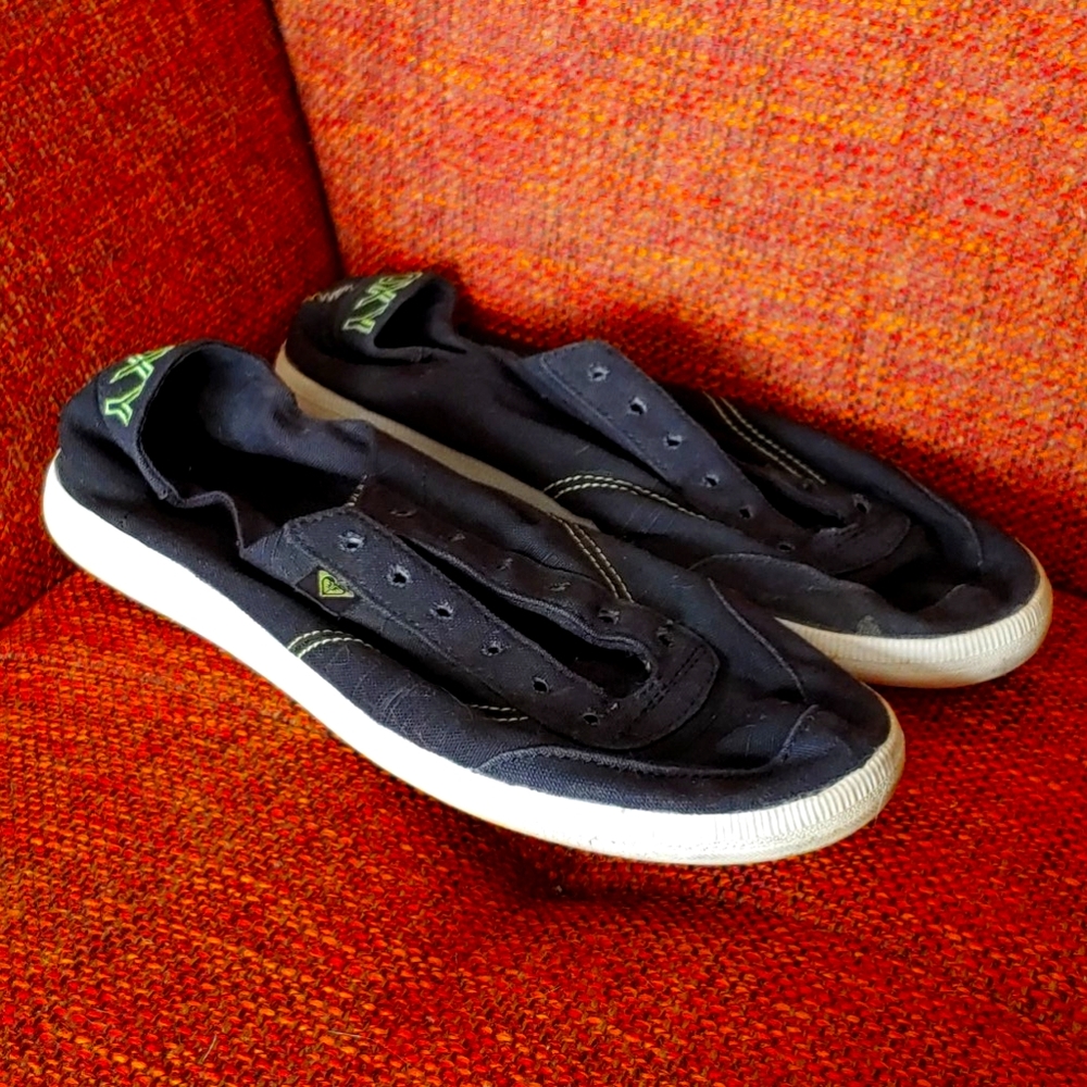 roxy shoes black green stitching